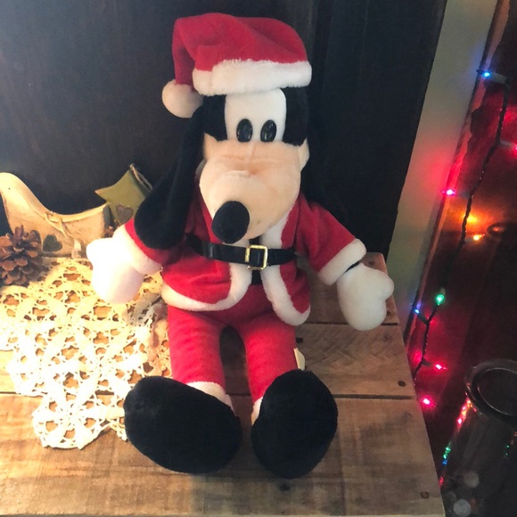 Vintage Disney’s Christmas Santa Goofy plushie - Picture 7 of 11
